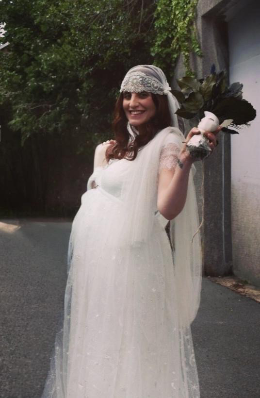 Aurore icône des années 20 dans sa tenue de mariée