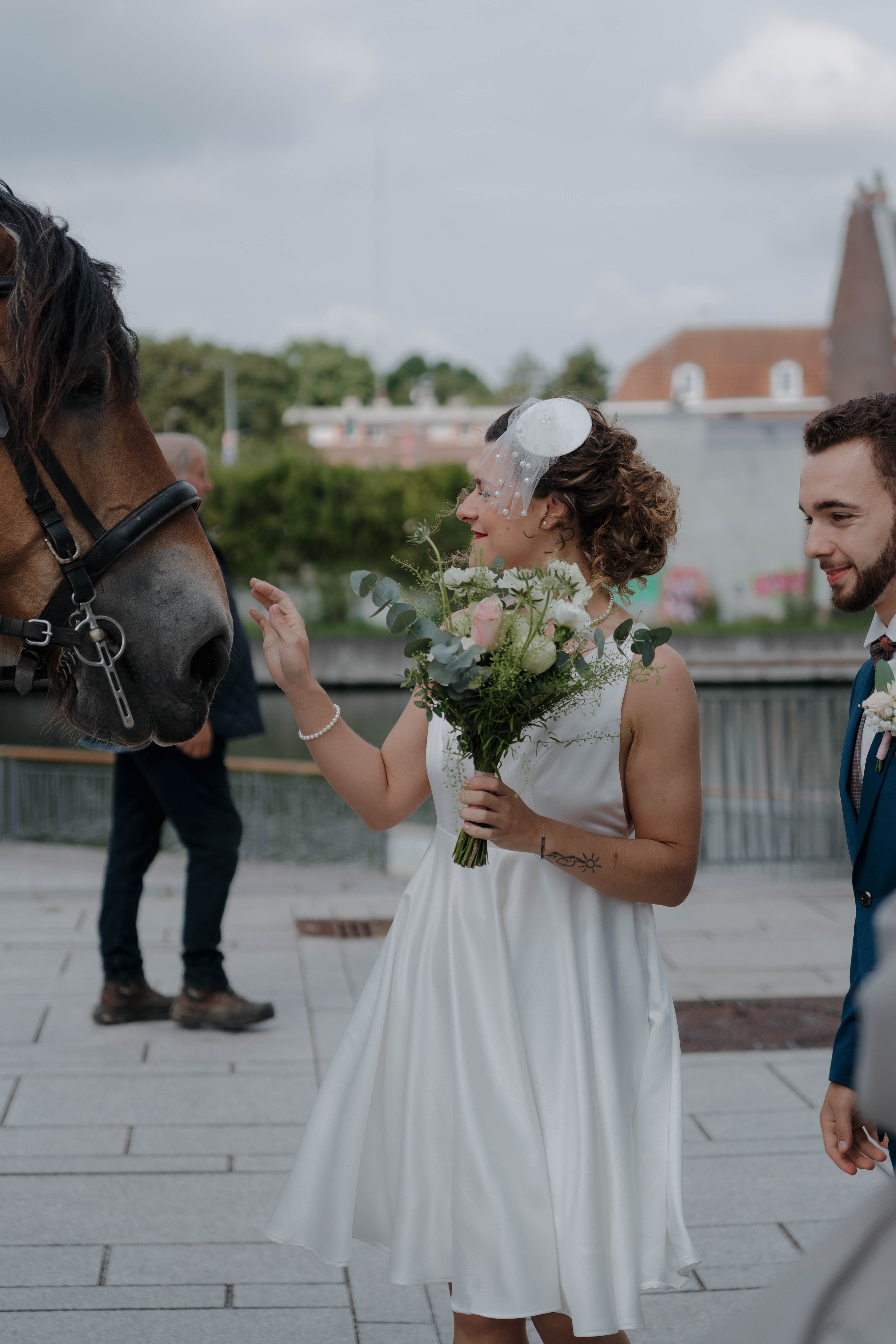 Robe de mariée unique, mariée avec cheval